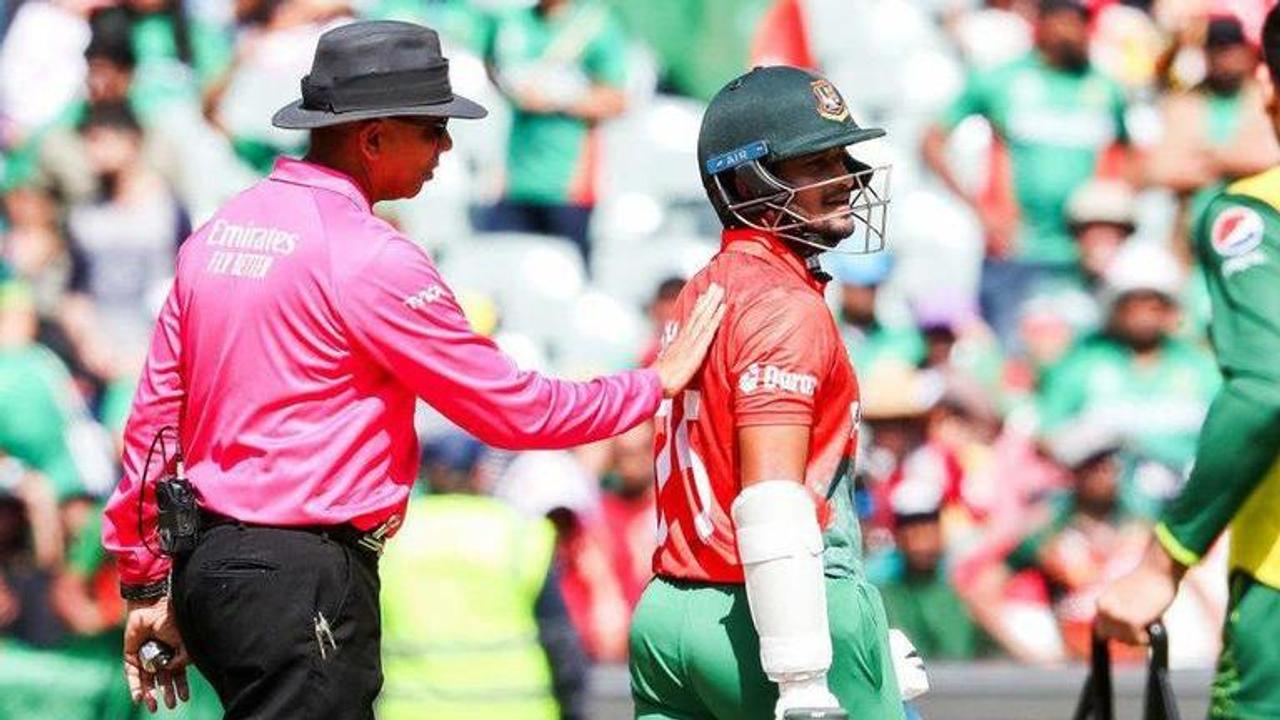 T20 WC 2022, T20 World Cup, Pakistan vs Bangladesh, Shakib Al Hasan, T20 WC news, umpiring error, Shakib Al Hasan out or not out, Shadab Khan, PAK