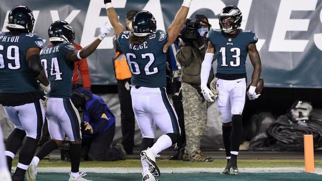 Eagles beat Cowboys 23-9 in sloppy battle for first place