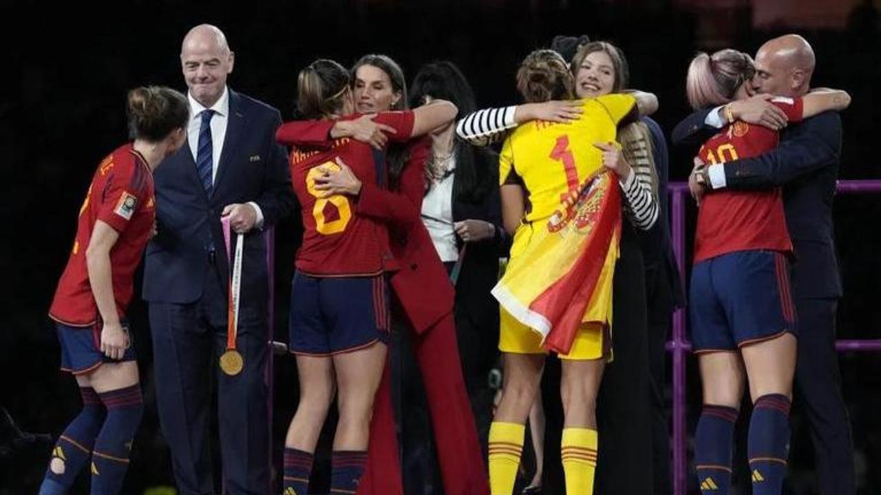 Angry reaction after Spanish soccer leader kissed a Women’s World Cup star on the mouth