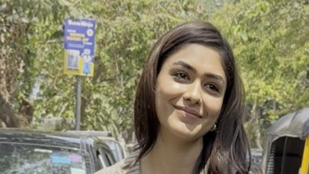 Mrunal Thakur 