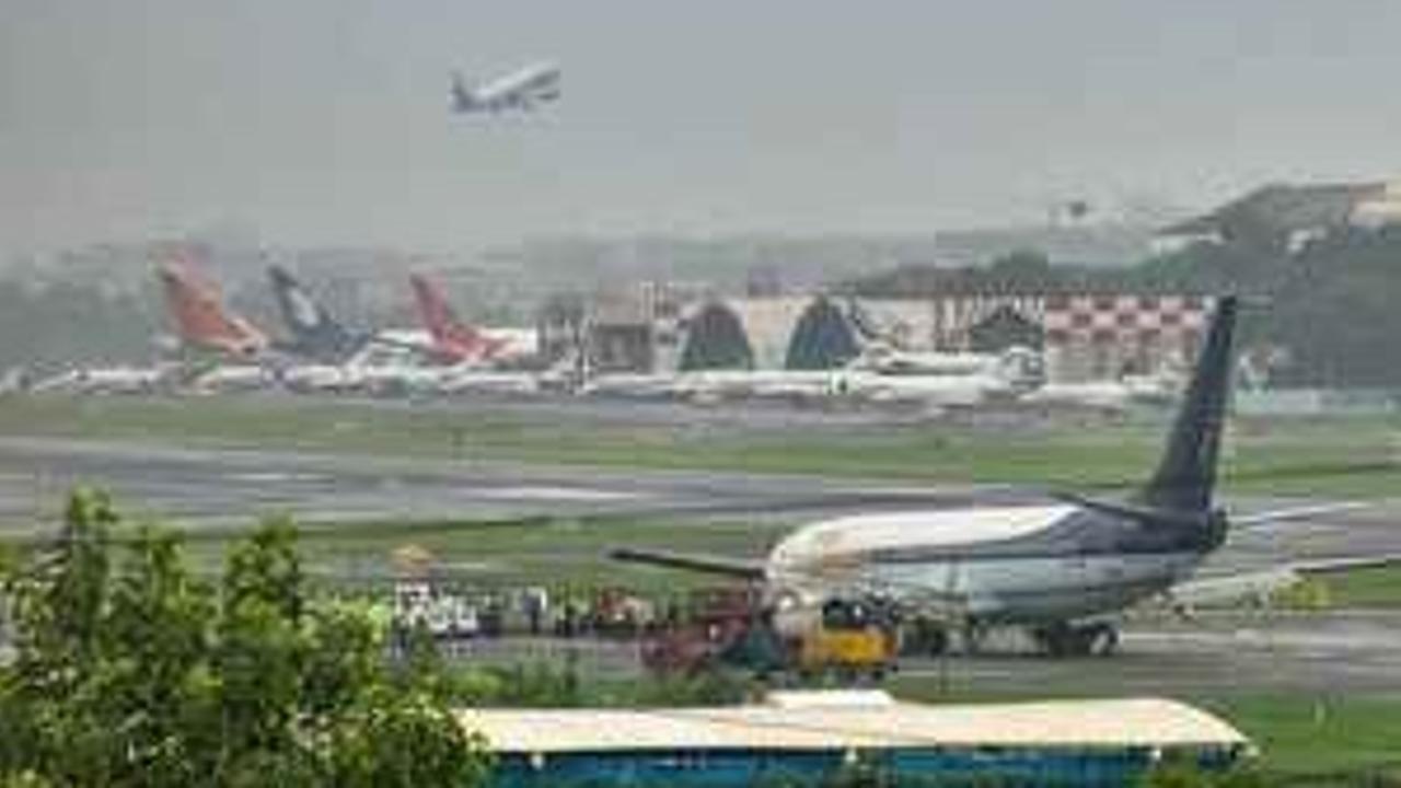 Mumbai airport runways to be closed for maintenance 