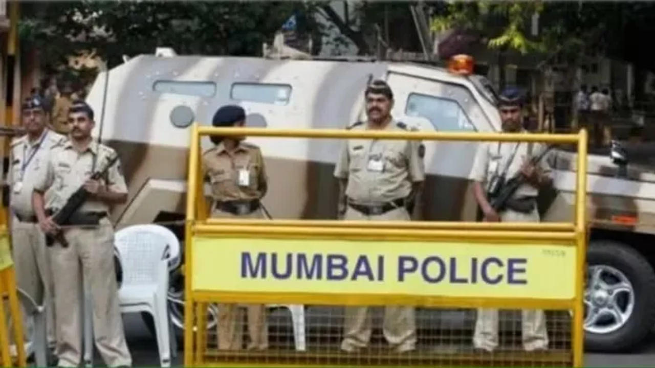 Drunk Businessman Crashes Car into Police Barricades, Other Vehicles to Evade Checking in Mumbai