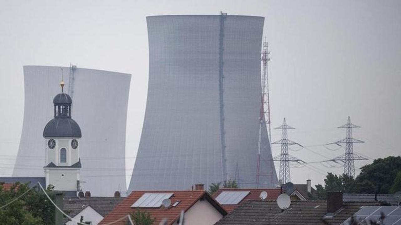 Towers of former Germany nuclear plant demolished