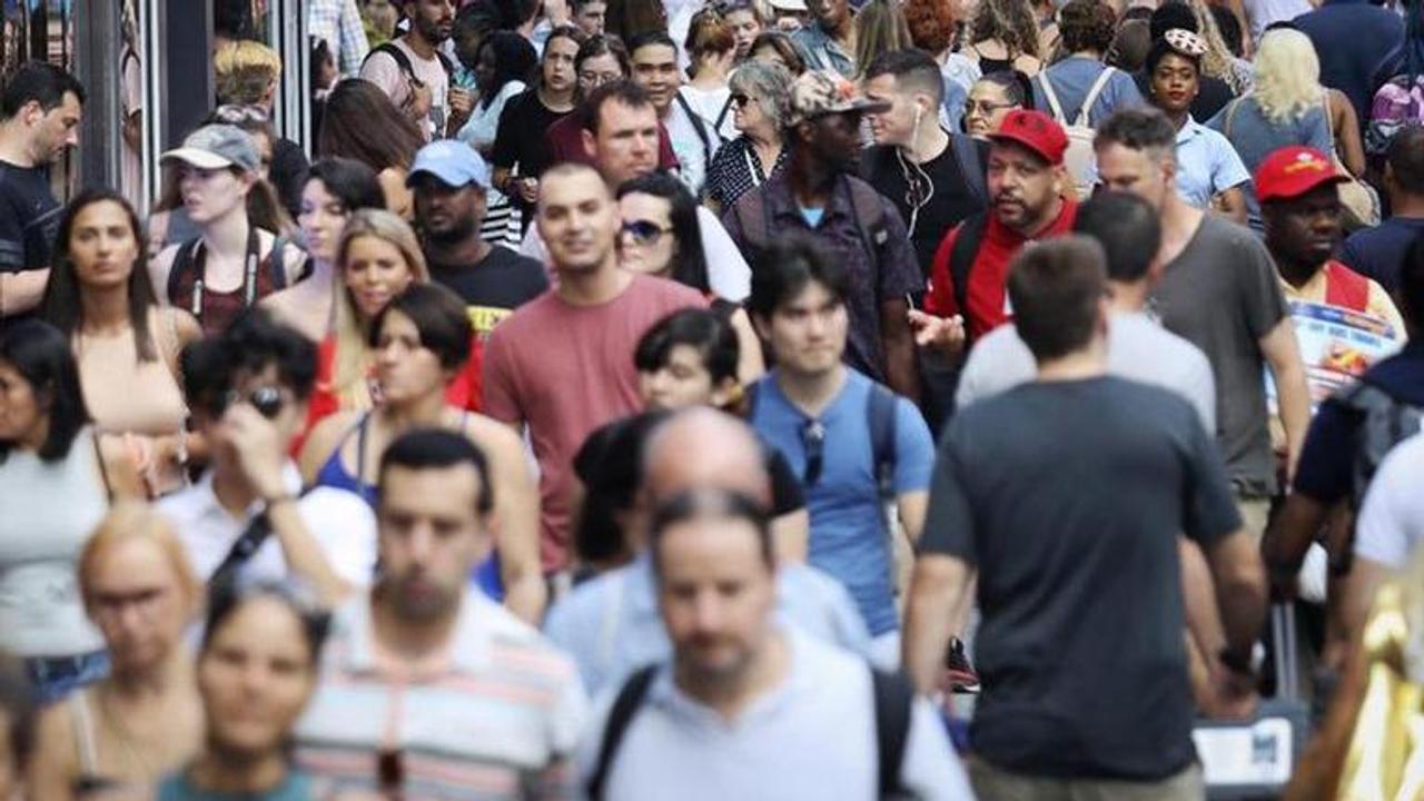 Census shows white decline, nonwhite majority among youngest