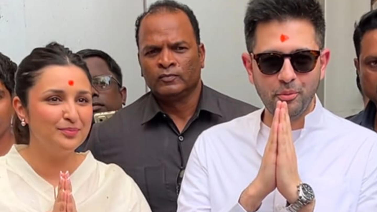 Parineeti Chopra and Raghav Chadha at Siddhivinayak Temple