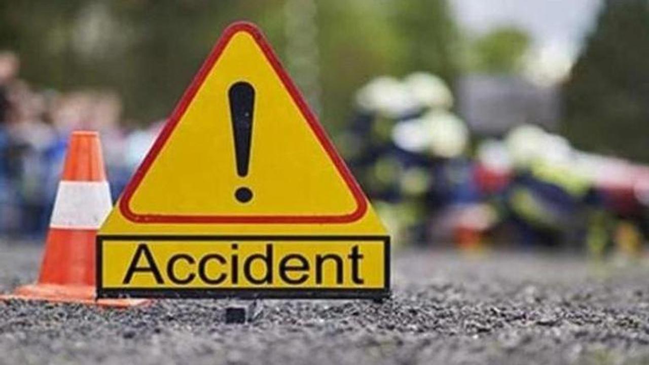 Gujarat: Four dead, 1 injured as car falls into dry canal