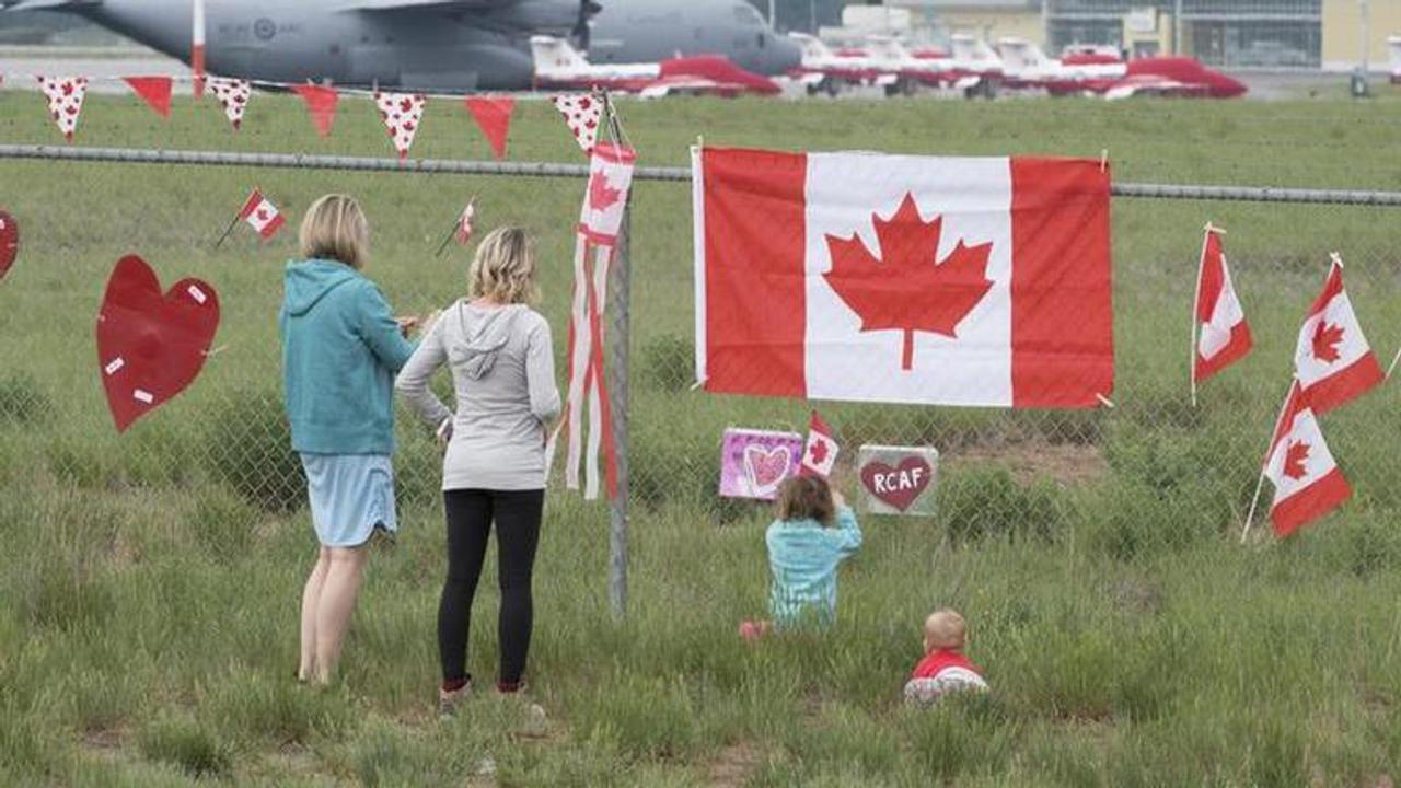 Officer calls Snowbirds crash 'nightmare' as probe begins