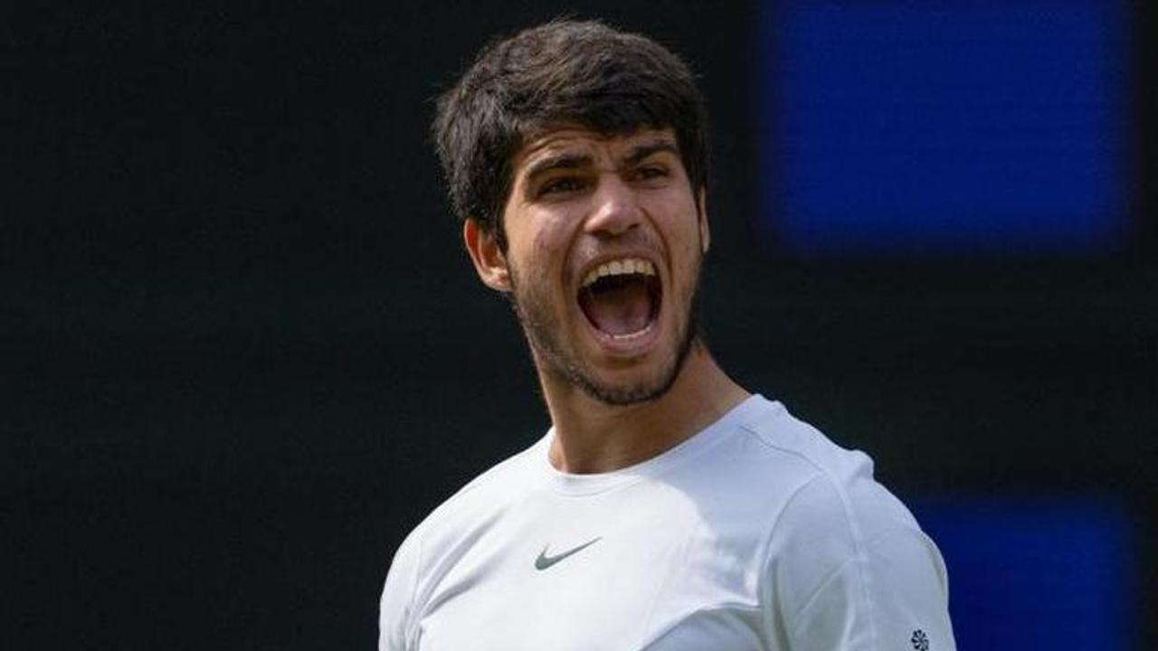 Carlos Alcaraz lifts his maiden Wimbledon title, beats Novak Djokovic in the final