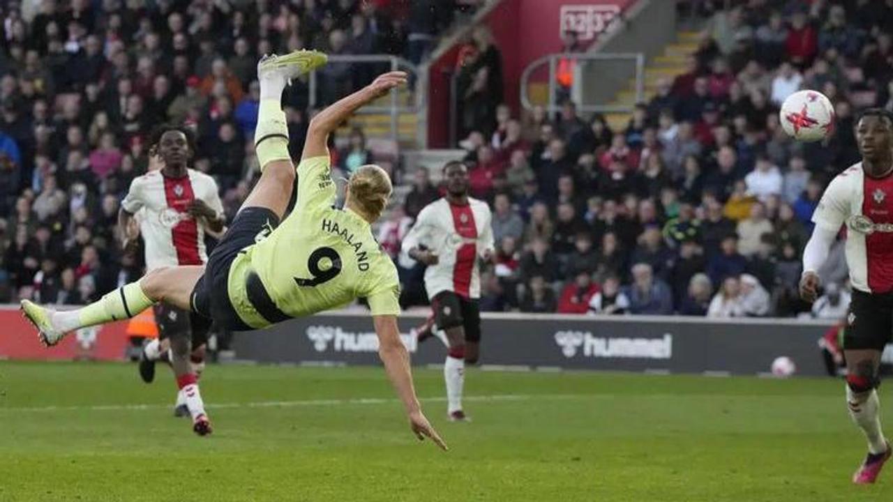 Erling Haaland scores a stunning 'bicycle kick' to help Manchester City secure win - WATCH