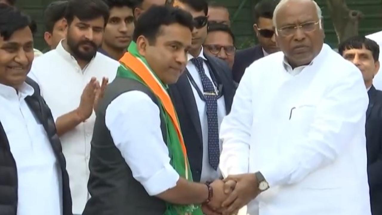 BJP MP from Churu, Rajasthan, Rahul Kaswan joins Congress in Delhi, in the presence of party president Mallikarjun Kharge