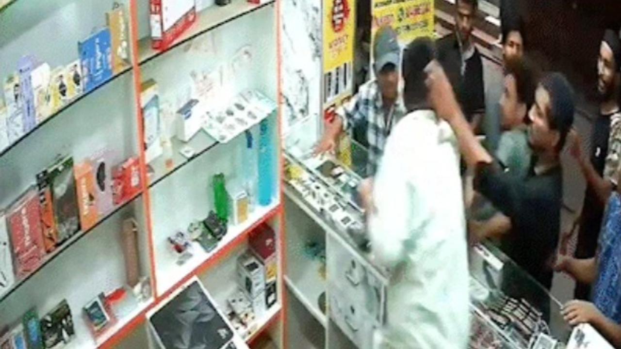 Bengaluru Shopkeeper Thrashed