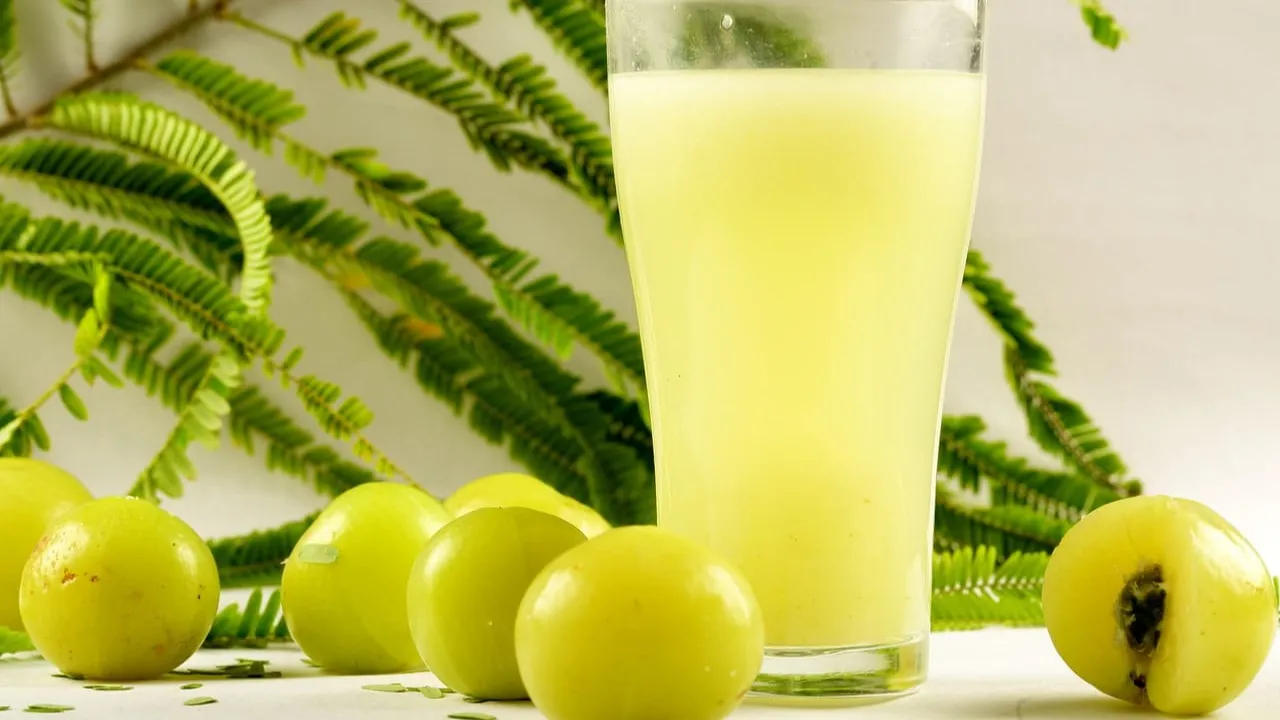 Amla juice promotes heart health by lowering cholesterol levels.