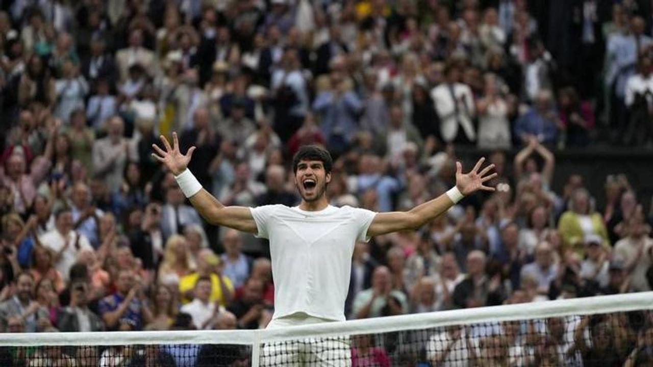 Carlos Alcaraz will face Novak Djokovic in a Wimbledon men’s final for the ages