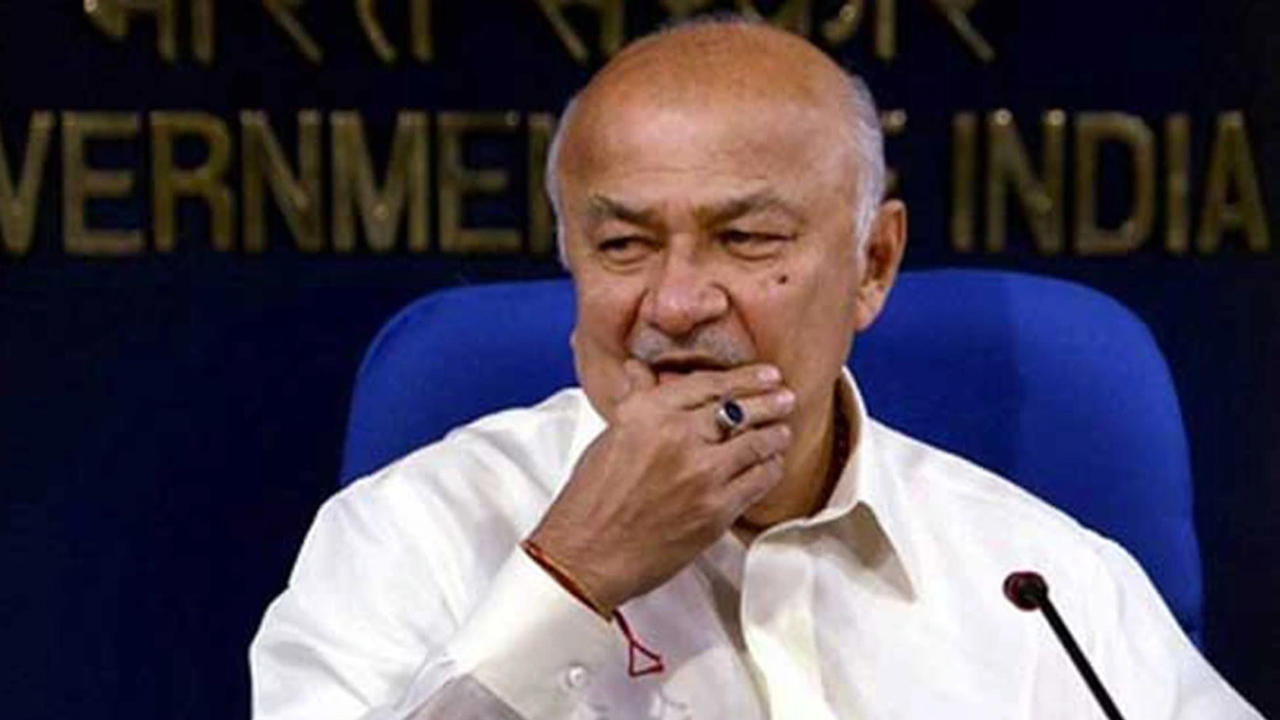 Even Oppn Leaders Play With Snow in Kashmir Without Any Fear: BJP Targets Cong Over Shinde's Remark