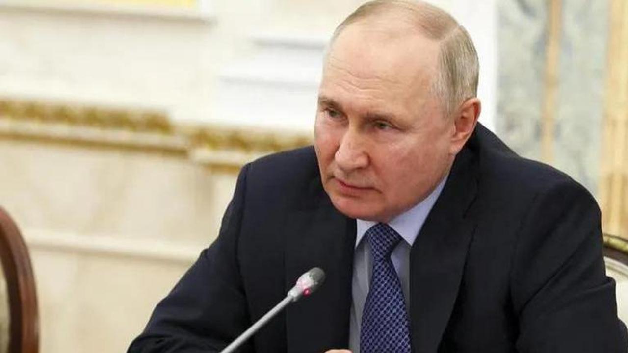 President Vladimir Putin visits commander of Russia's operation in Ukraine 