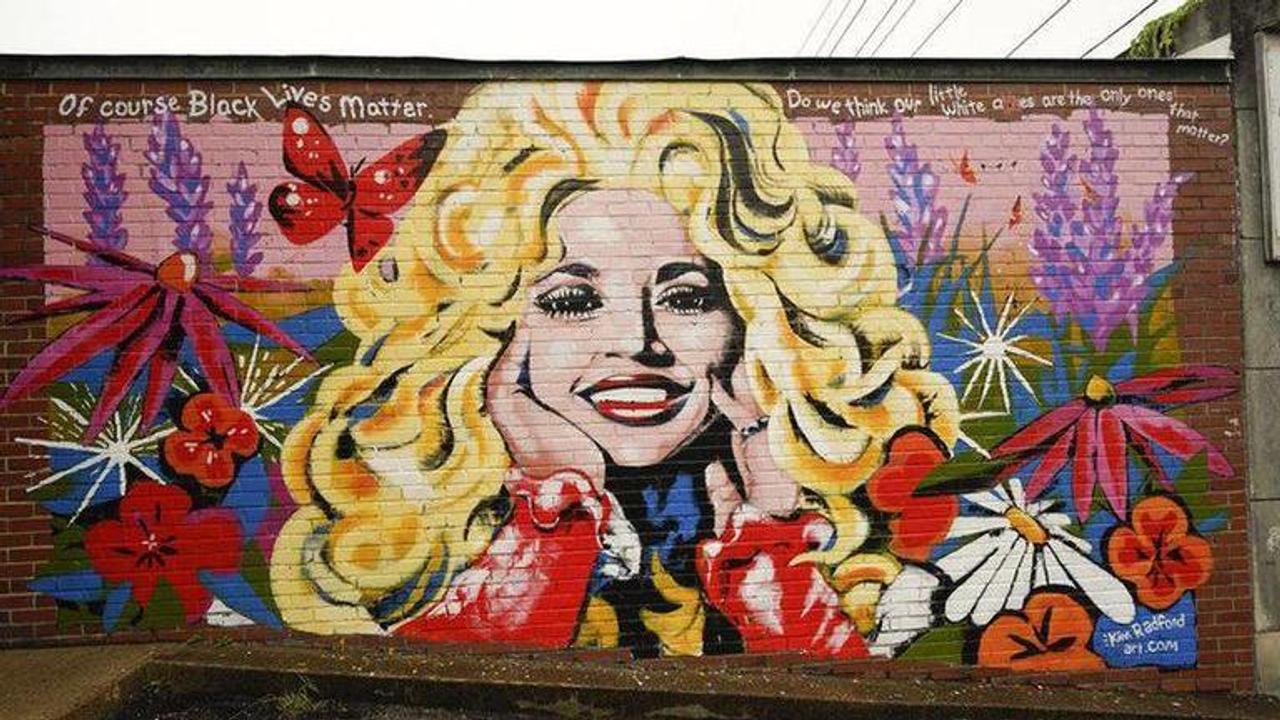 Mural highlights Dolly Parton’s Black Lives Matter quote