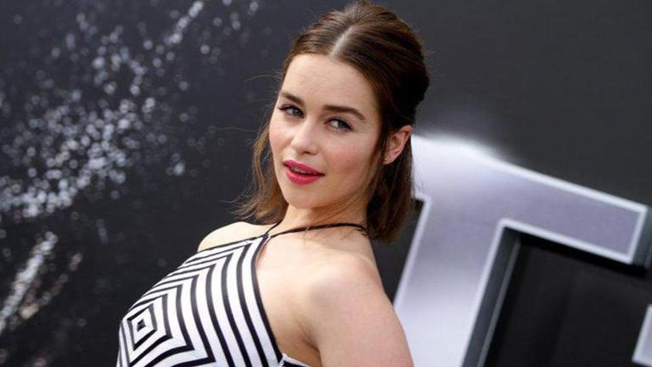 Emilia Clarke promises virtual dinner date in exchange for COVID-19 donation