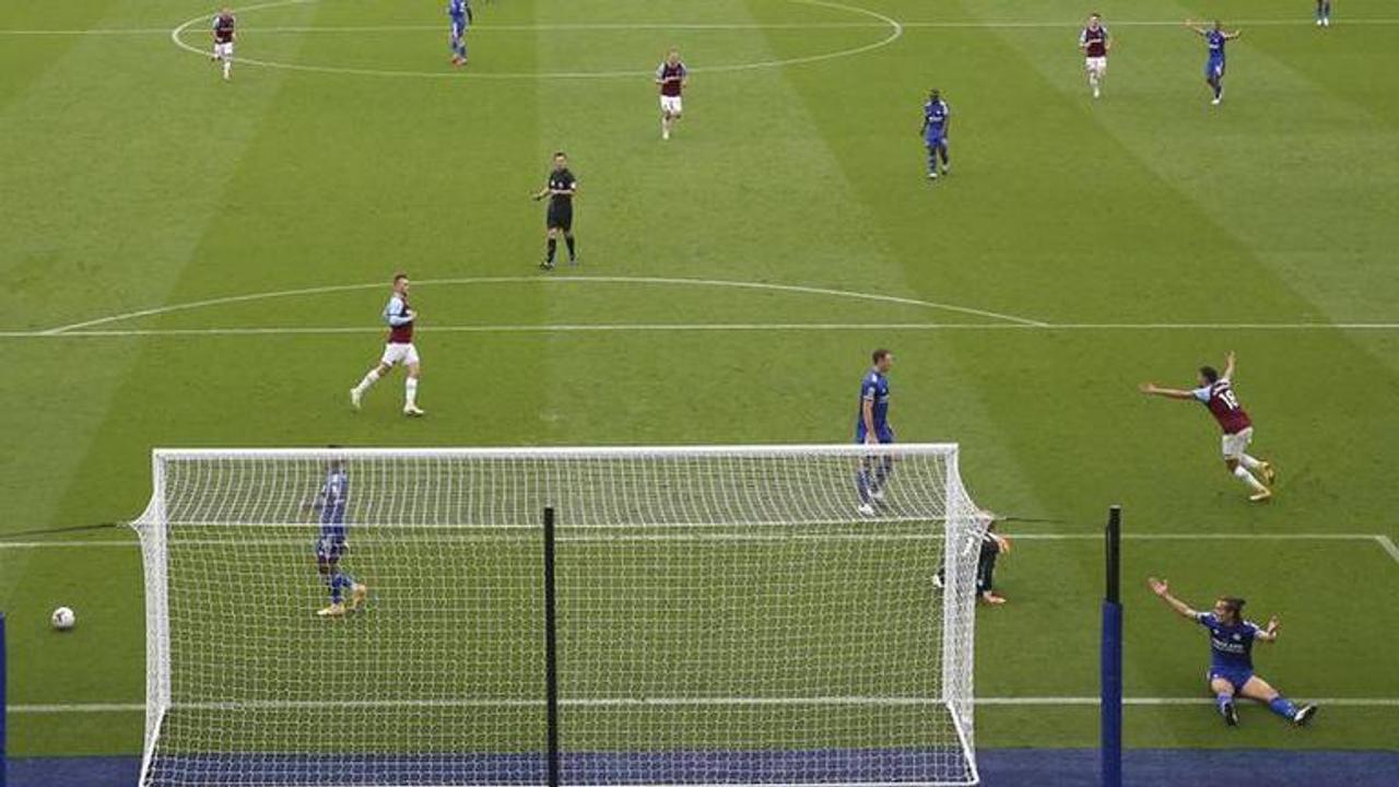 Leicester's perfect EPL start ends in 3-0 loss to West Ham