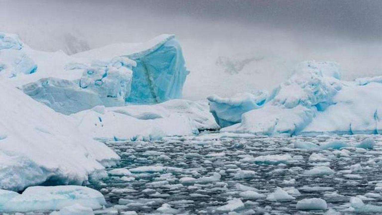 UK research trip to study giant floating iceberg