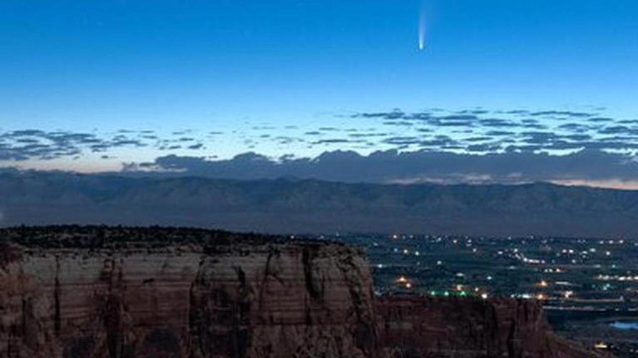 Comet puts on stunning show on journey past Earth