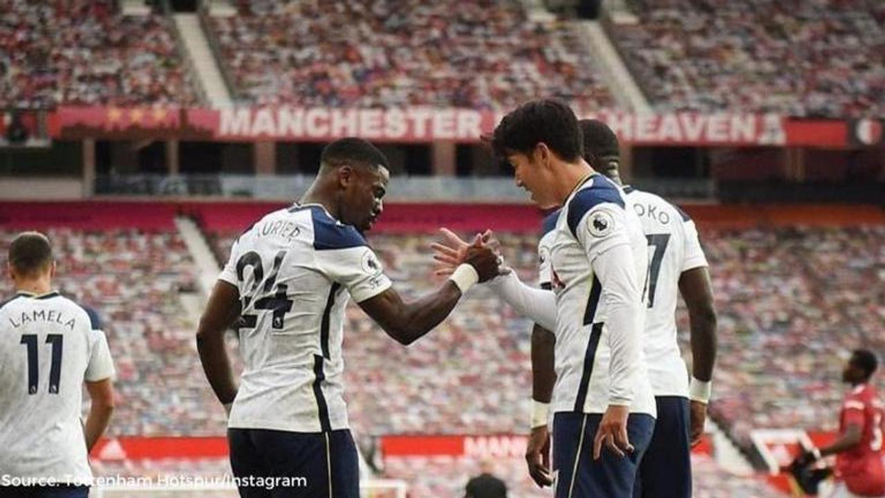 Tottenham celebrate against Man United