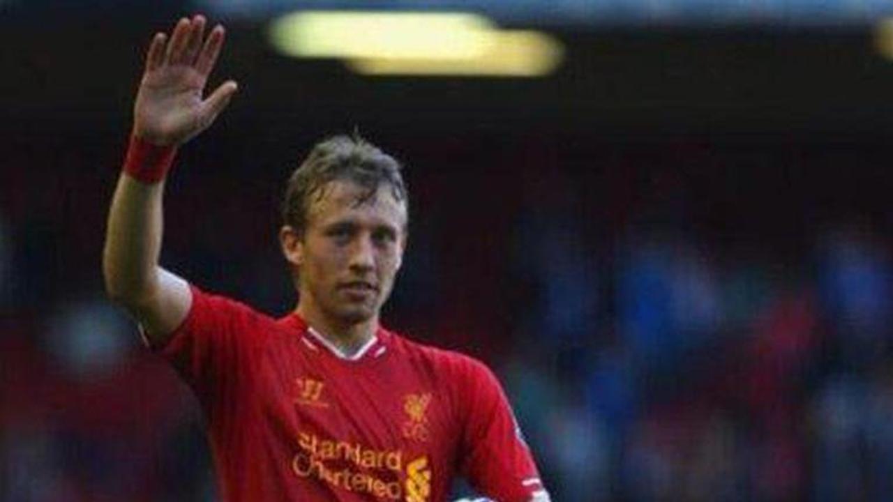 Lucas Leiva acknowledging the crowd