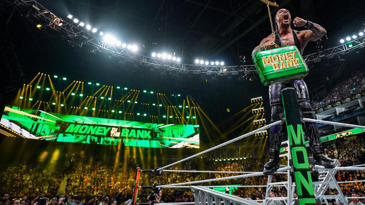 How do WWE Wrestlers get paid?