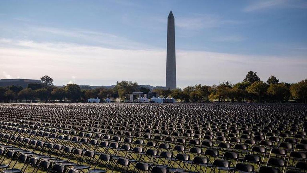 COVID-19: 20,000 empty chairs set up across the White House