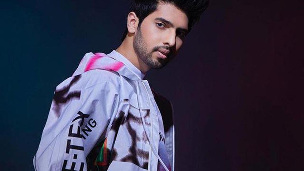 Armaan Malik drops his next English song 'Next 2 me,'dedicates to loved ones amid lockdown