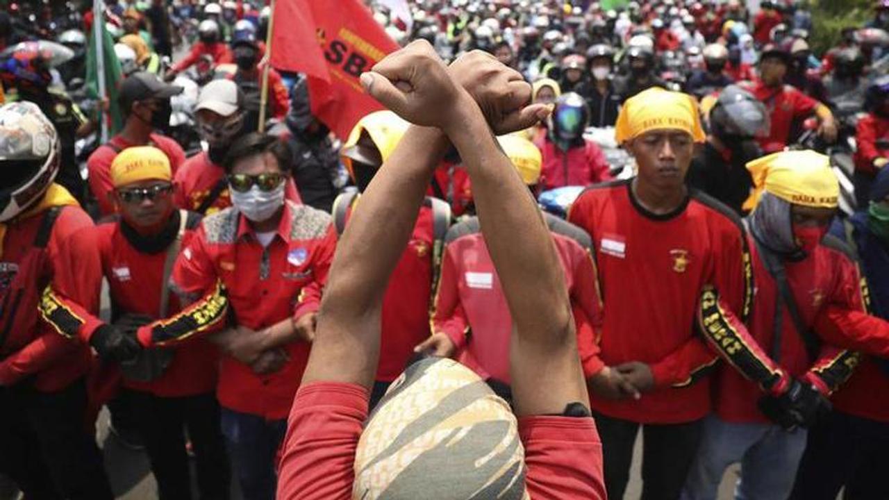 Thousands of students, workers protest new Indonesian law