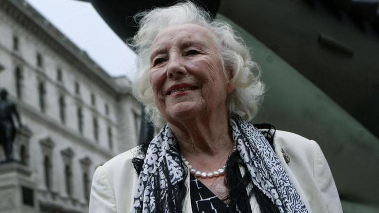 World War II forces sweetheart singer Vera Lynn dies at 103