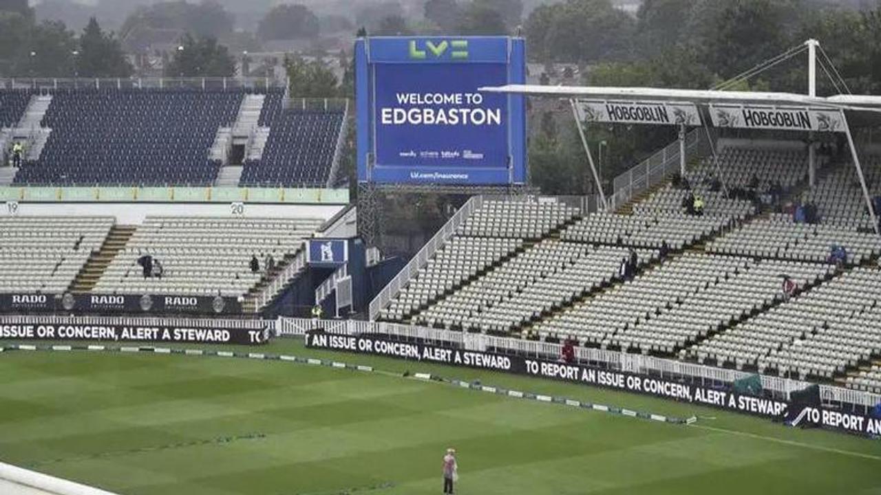 Rain delays start of final day of Ashes opener to post-lunch