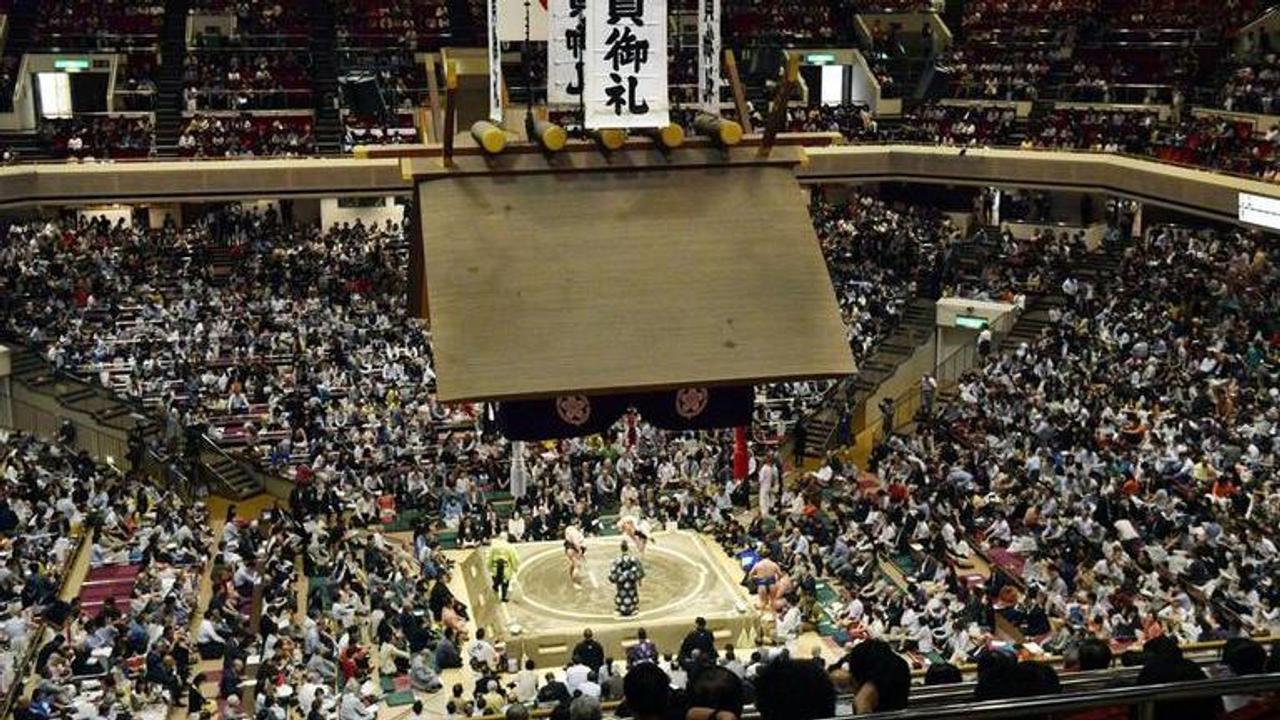 Spring sumo meet to be held with no fans amid virus fears