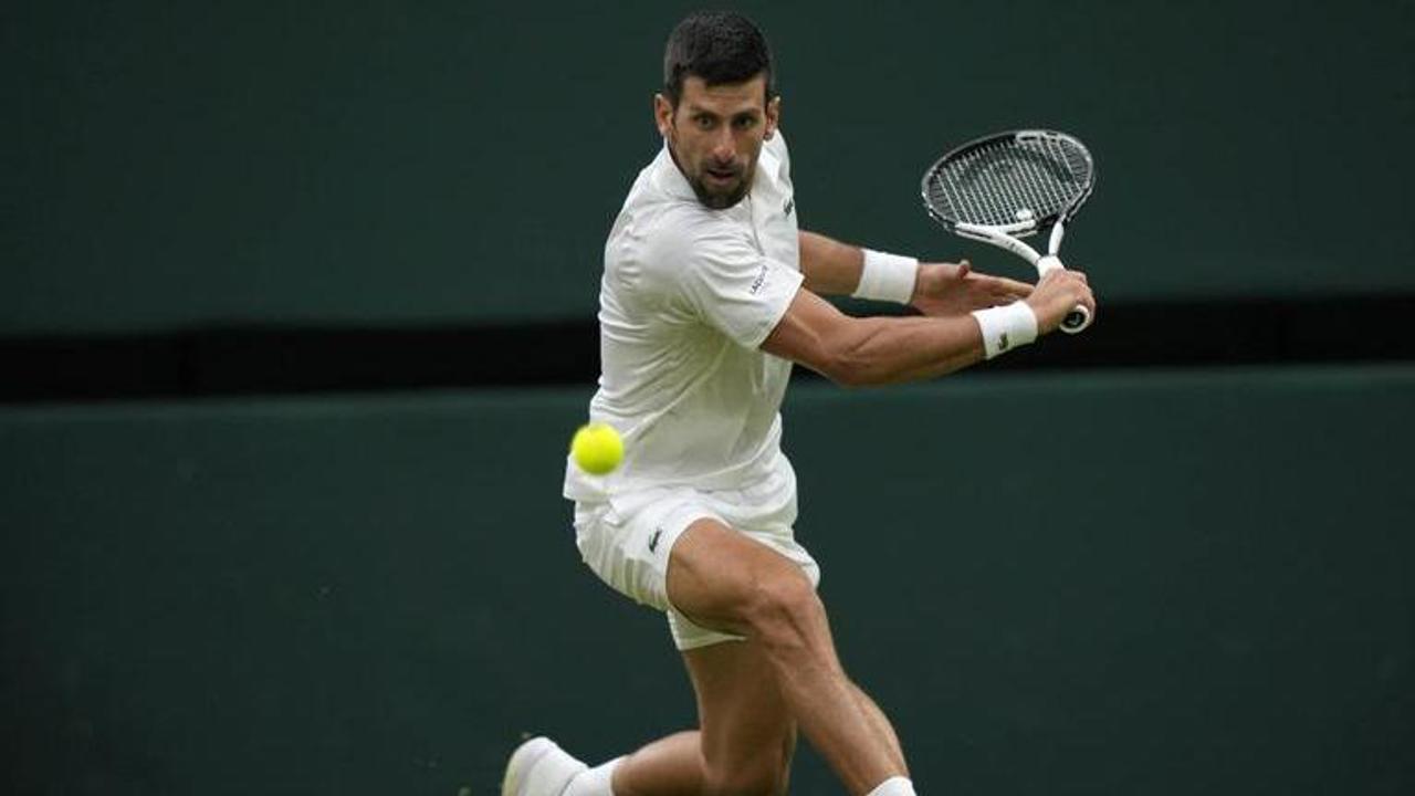 Why did Novak Djokovic's point got deducted during Wimbledon semifinal?