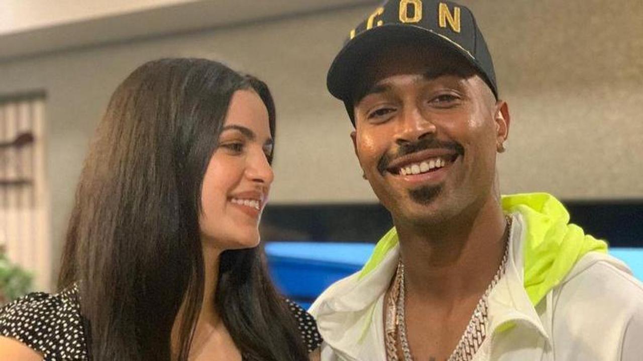 Hardik Pandya enjoys an a elusive feast on his dinner date with wife Natasa Stankovic