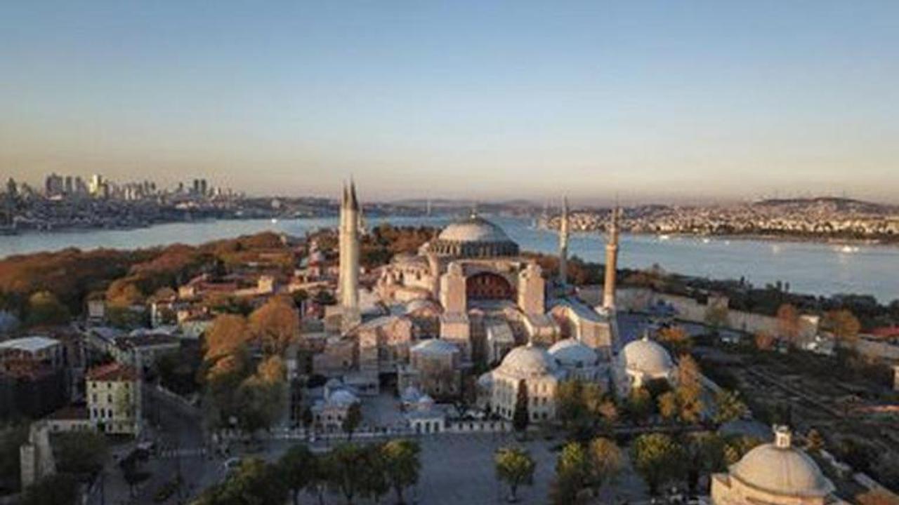 Istanbul residents celebrate, criticise court decision