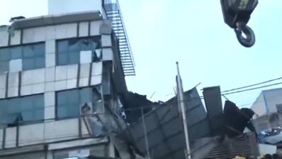 5 killed, several injured after building collapses in Lucknow 