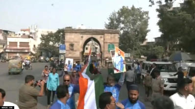 Cricket fans in Ahmedabad, Gujarat, carry  a 500-feet long tricolour