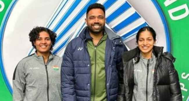 Arun Vishnu with Treesa Jolly and Gayatri Gopichand 