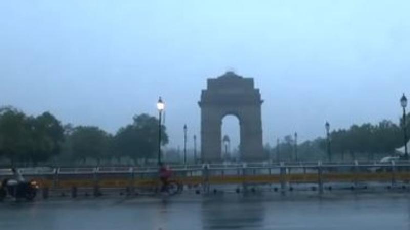 Rains Cause Waterlogging and Traffic Chaos in Delhi