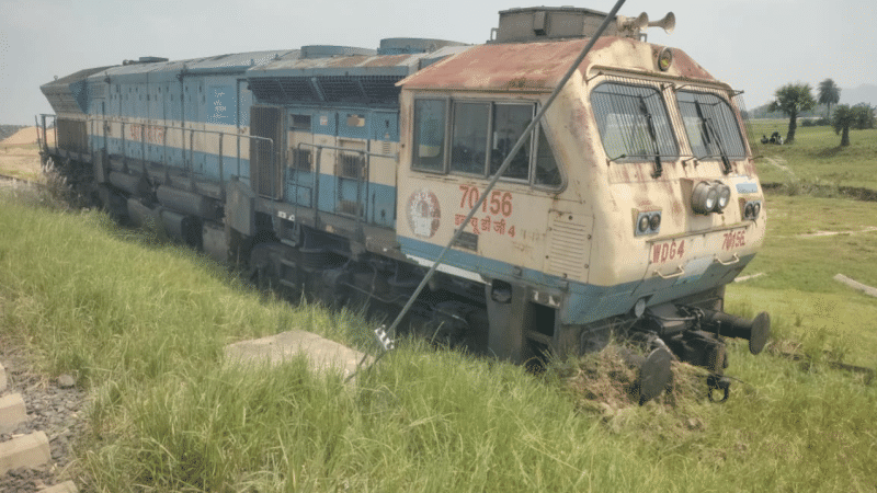 Train Engine Mysteriously Appears in Field in Gaya, Bihar: Viral Photo Sparks Buzz