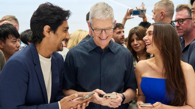 Aditi and Siddharth with Tim Cook