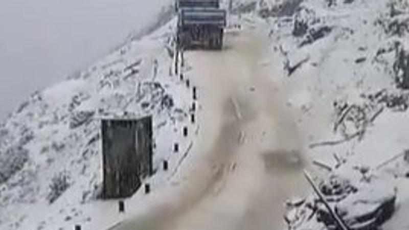 Amarnath Track in J&K's Baltal Receives Fresh Spell of Snowfall | Video