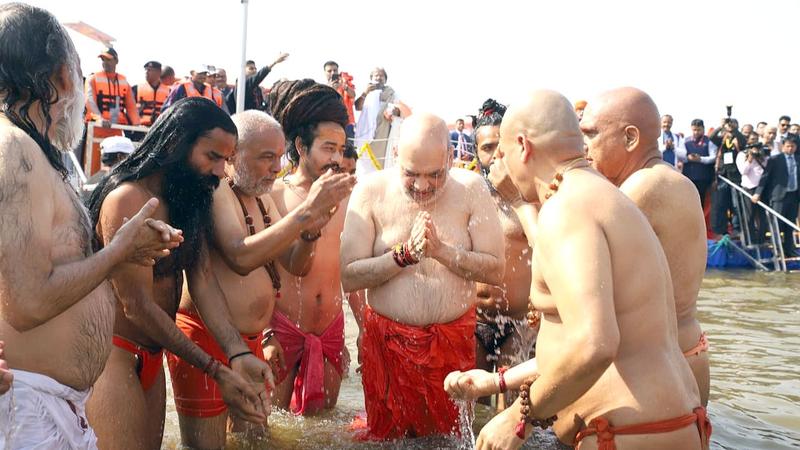 Amit Shah took a dip in Mahakumbh