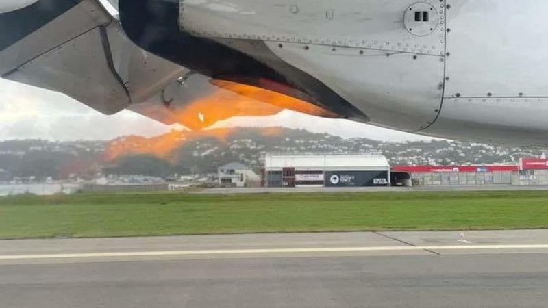 An Air New Zealand flight was forced to make an emergency landing at Wellington Airport this afternoon after an fire broke out at the engine on Sunday.