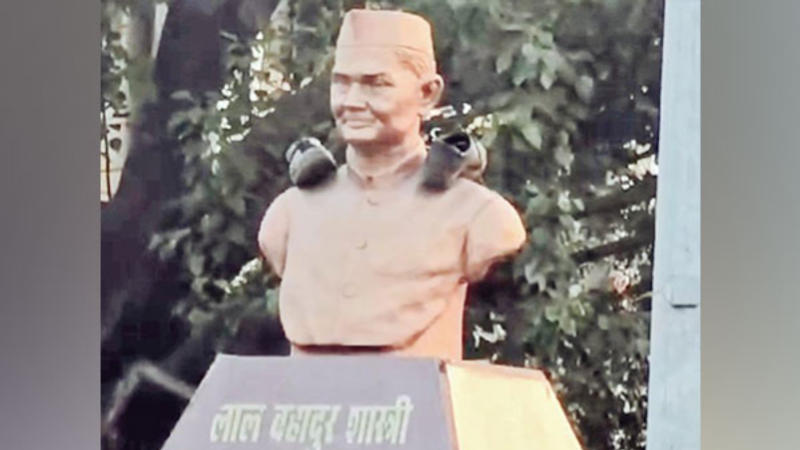 Man detained for vandalising statue of Lal Bahadur Shastri in Bhopal