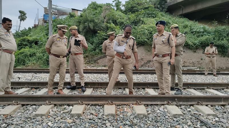 Another Train Derailment Attempt? Wooden Block Found on Railway Tracks in Ghazipur