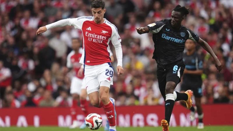 Arsenal’s Kai Havertz, left, and Bayer Leverkusen’s Odilon Kossounou in action