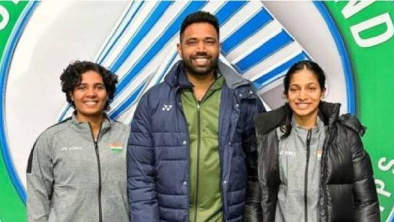 Arun Vishnu with Treesa Jolly and Gayatri Gopichand 