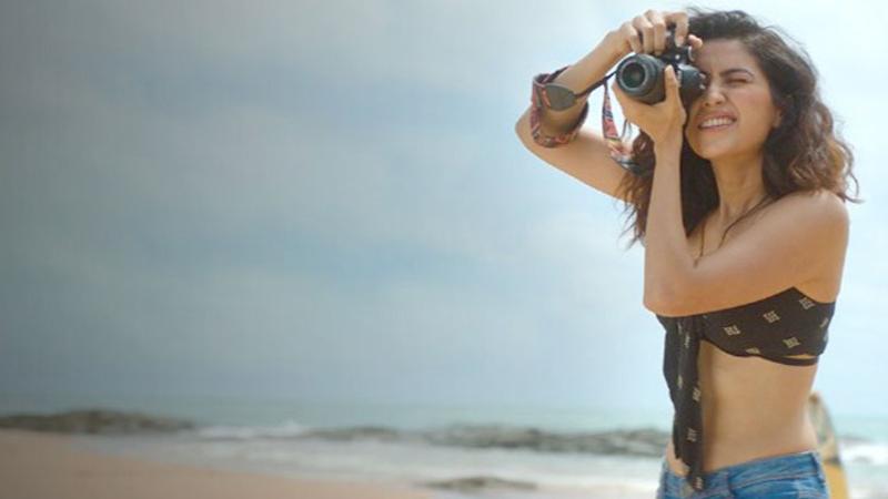 Asha Negi In Honeymoon Photographer